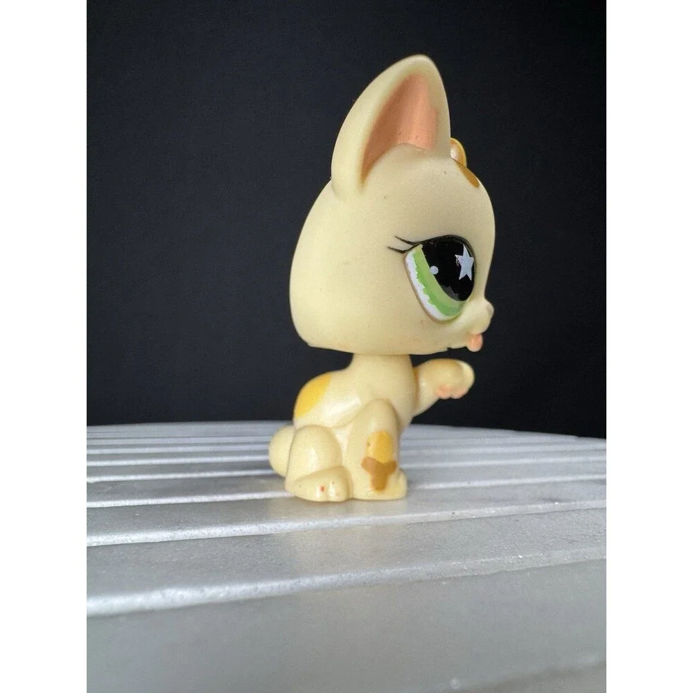 Littlest Pet Shop Authentic LPS Sassiest Cat #832 Cream Green Eyes 2008 Hasbro - Picture 6 of 8